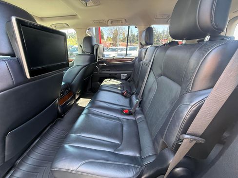 Used 2017 Lexus LX 570 4WD w/ Luxury Package image 6