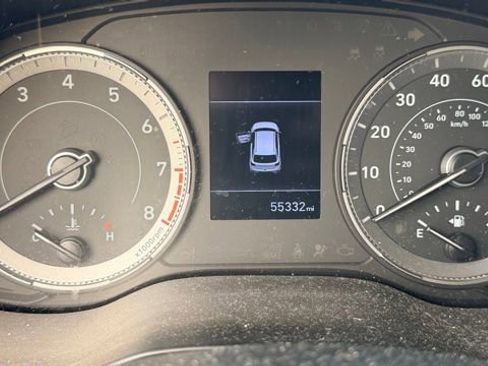 Used 2022 Hyundai Venue SEL image 11