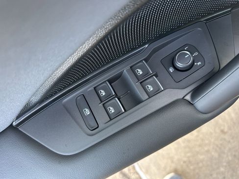 New 2026 Volkswagen Tiguan SE image 11