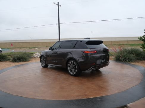 Used 2024 Land Rover Range Rover Sport Dynamic SE image 4