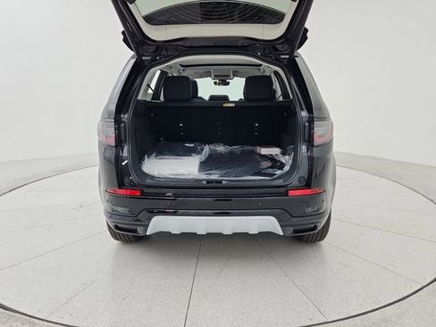 Used 2025 Land Rover Discovery Sport S image 17