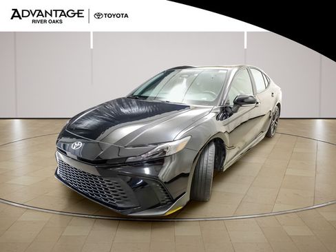 Used 2025 Toyota Camry SE FWD image 4