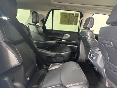Used 2025 Ford Expedition Platinum AWD/4WD image 25