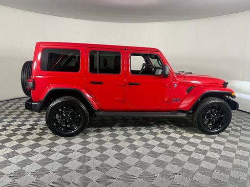 Used 2025 Jeep Wrangler Unlimited Sahara AWD/4WD image 7
