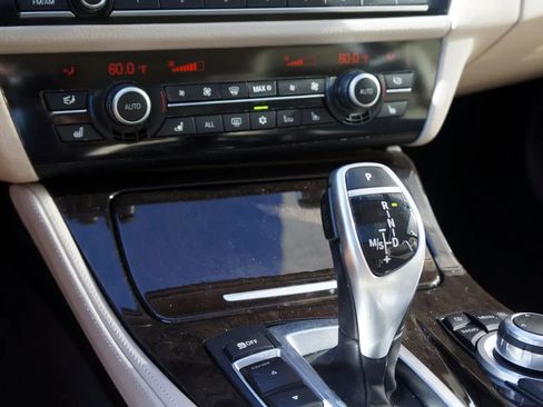 Used 2011 BMW 550i xDrive Sedan image 21