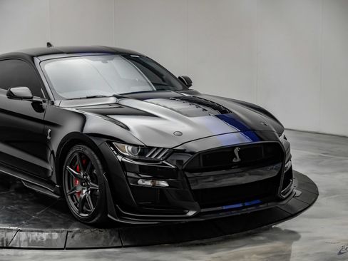 Used 2021 Ford Mustang Shelby GT500 w/ Carbon Fiber Track Pack RWD image 32