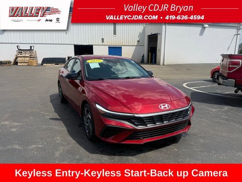 Used 2025 Hyundai Elantra Sport FWD image 1