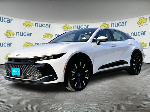 Used 2025 Toyota Crown Platinum image 3