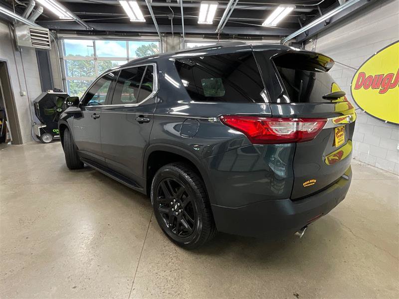 Used 2019 Chevrolet Traverse LT w/ LPO, Black Accent Package FWD image 3