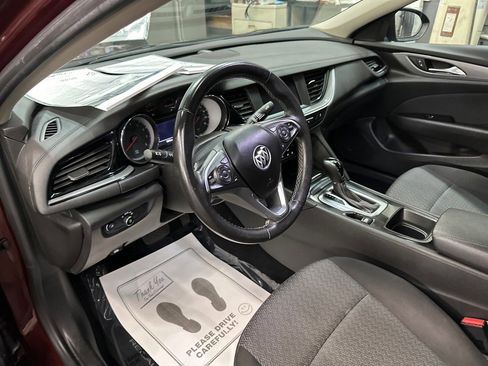 Used 2019 Buick Regal Preferred image 5