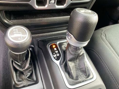 Used 2021 Jeep Wrangler Sport S w/ Sun And Sound Package image 16