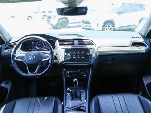 Used 2022 Volkswagen Tiguan SE FWD image 12
