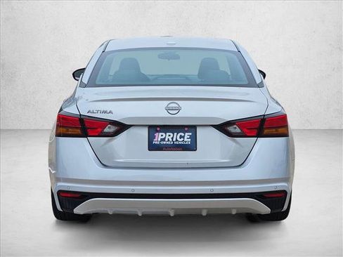Used 2025 Nissan Altima 2.5 SV FWD image 6