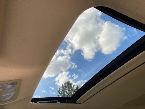 Used 2016 Toyota Highlander XLE image 10