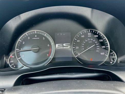 Used 2016 Lexus ES 350 w/ Premium Package w/Wood Trim FWD image 12