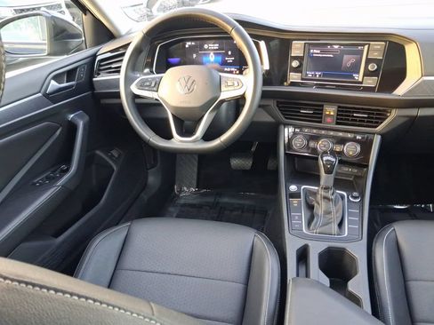 Used 2023 Volkswagen Jetta SE FWD image 10