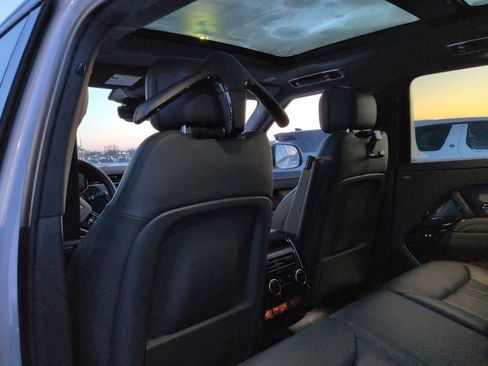 Used 2024 Land Rover Range Rover Sport SE image 18