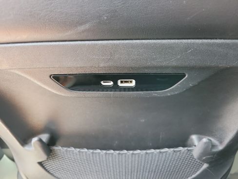 Used 2024 Chrysler Pacifica Touring-L FWD image 11