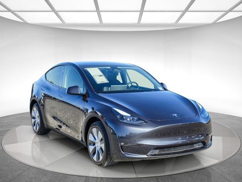 Used 2024 Tesla Model Y Long Range AWD/4WD image 5