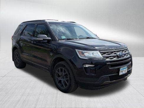 Used 2018 Ford Explorer XLT w/ XLT Appearance Package AWD/4WD image 10