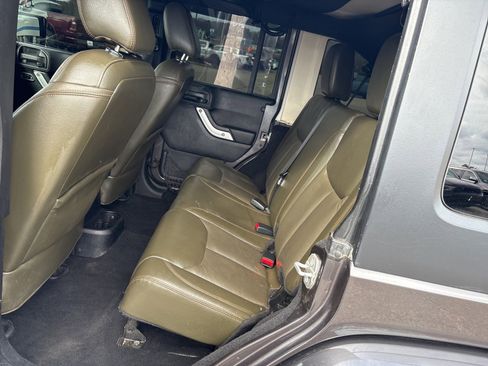 Used 2016 Jeep Wrangler Unlimited Sahara w/ Dual Top Group image 7