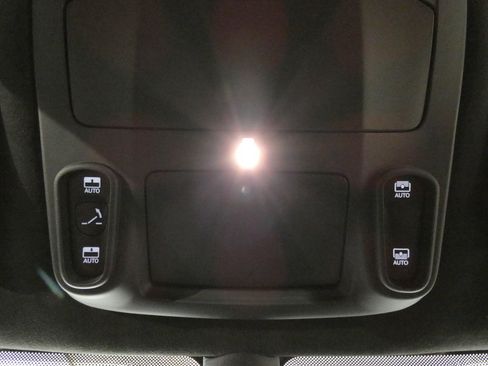 Used 2024 Chrysler Pacifica Pinnacle FWD image 21