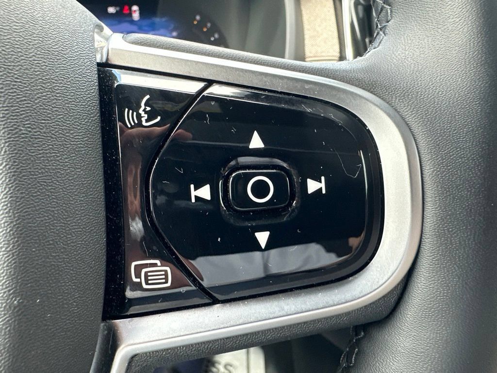 Certified 2026 Volvo XC90 B6 Plus AWD/4WD image 25