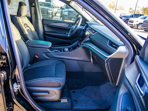 New 2025 Jeep Grand Cherokee Laredo X image 15