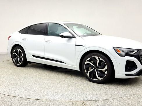 Used 2024 Audi Q8 e-tron Premium Plus image 3