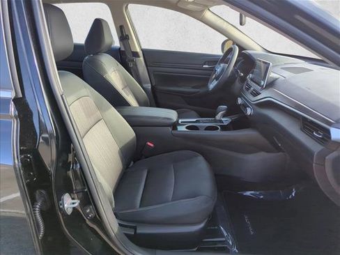 Used 2024 Nissan Altima 2.5 SV image 18