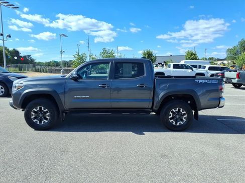 Certified 2023 Toyota Tacoma TRD Off-Road AWD/4WD image 8