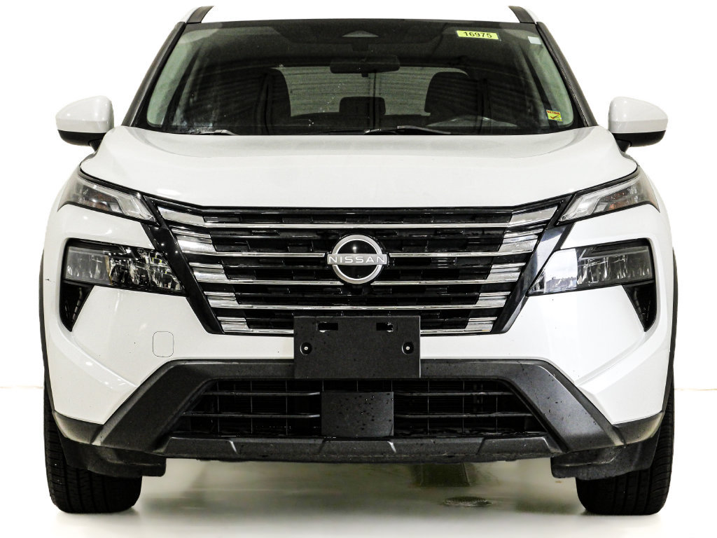Used 2024 Nissan Rogue SV AWD/4WD image 2