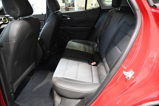 Used 2026 Chevrolet Trax LT FWD image 11