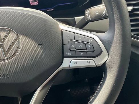 Used 2023 Volkswagen Atlas SEL AWD/4WD image 12