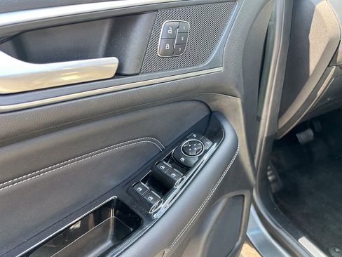 Used 2018 Ford Edge Titanium w/ Equipment Group 301A AWD/4WD image 16