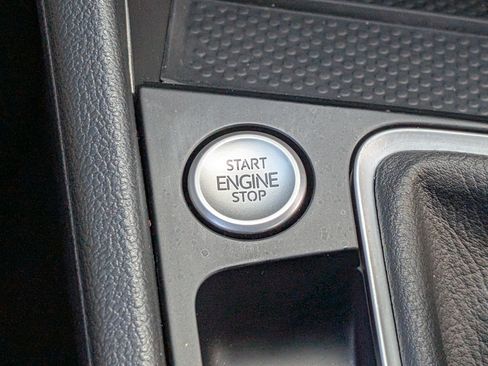 Used 2025 Volkswagen Jetta SE w/ Sunroof Package FWD image 34
