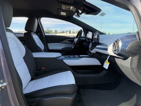 New 2026 Chevrolet Equinox EV LT image 21