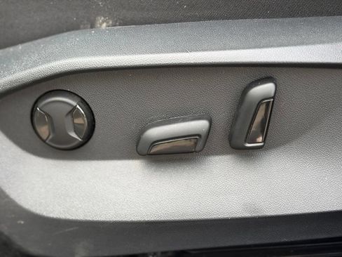 Used 2025 Volkswagen Taos SE AWD/4WD image 20