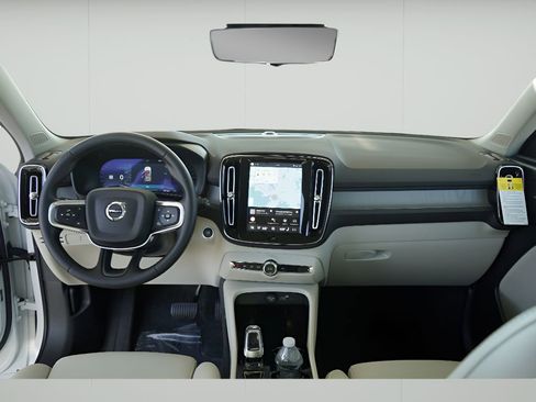 New 2026 Volvo XC40 B5 Ultra w/ Climate Package image 21