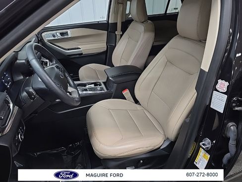 Used 2023 Ford Explorer Limited image 32
