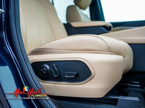 Used 2024 Jeep Grand Cherokee Limited image 19