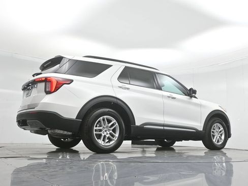 Used 2025 Ford Explorer Active RWD image 48