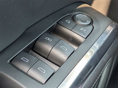 Used 2025 Chevrolet Traverse LT image 23