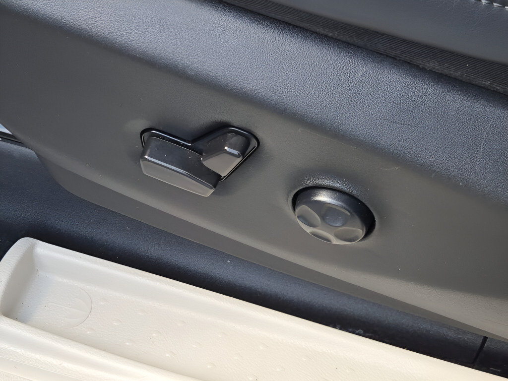Used 2023 Chrysler Pacifica Touring-L FWD image 29