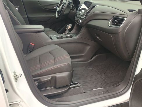 Used 2022 Chevrolet Equinox RS w/ Infotainment Package image 21