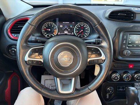 Used 2015 Jeep Renegade Trailhawk AWD/4WD image 25