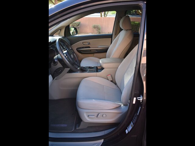 Used 2020 Kia Sedona LX FWD image 16