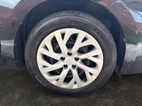Used 2019 Toyota Corolla LE FWD image 34
