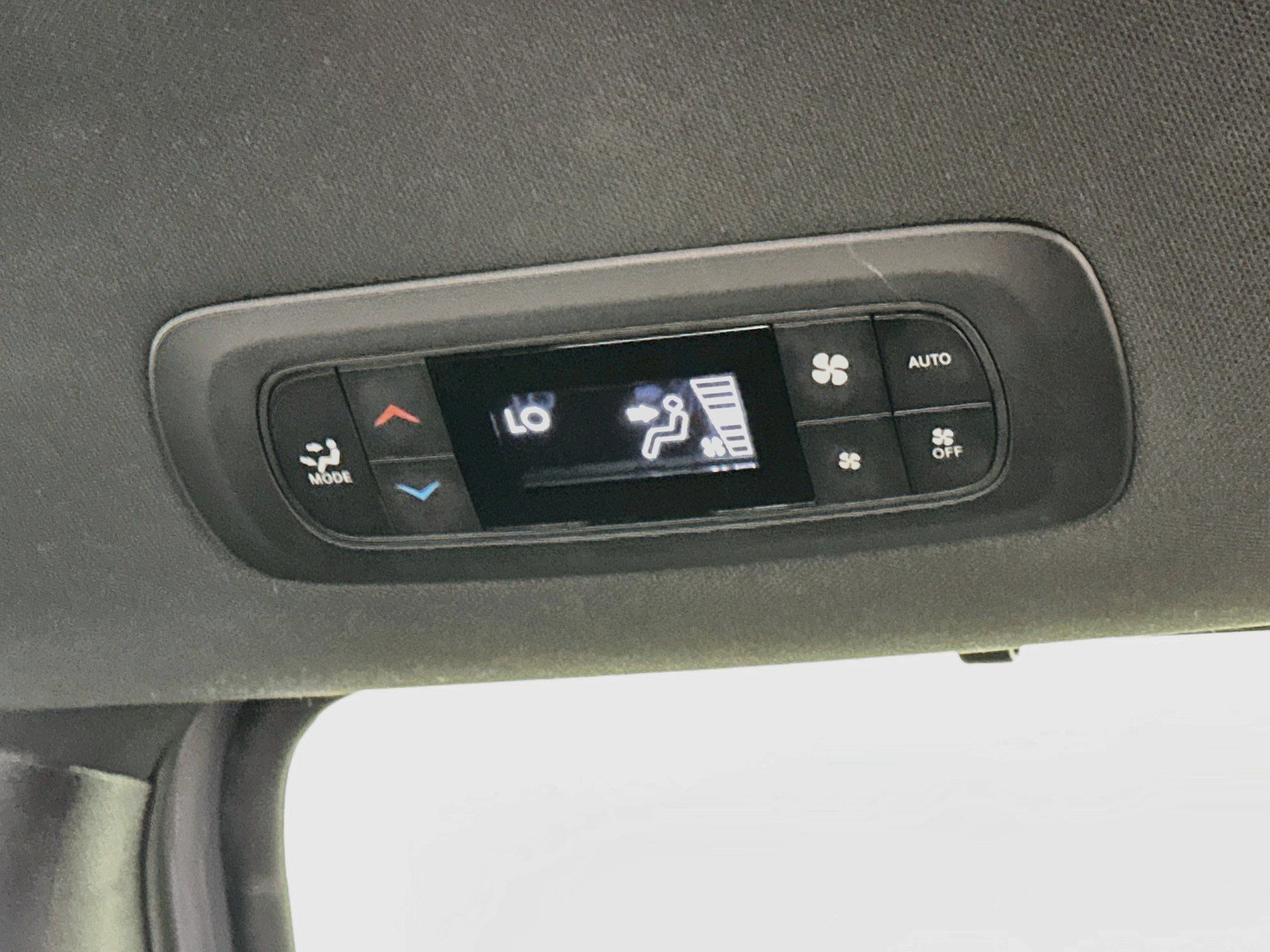 Used 2025 Chrysler Pacifica Select FWD image 26