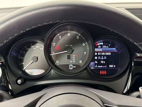 Certified 2025 Porsche Macan AWD/4WD image 22